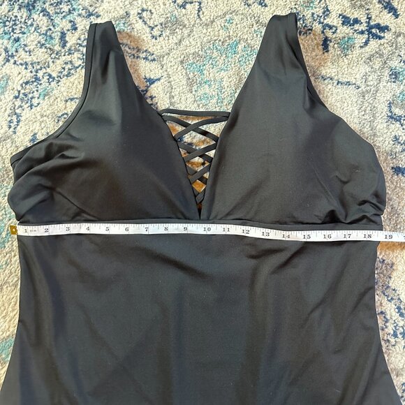 NWT H&M black sexy one-piece Swimsuit in women's plus size 24 NEW, never worn - Picture 6 of 6